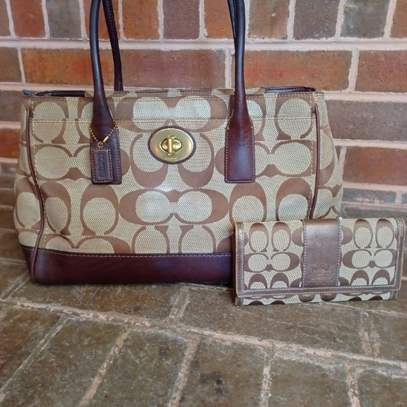 Coach Handbags - 💰 Coach Bundle 💰 Pocketbook and Wallet